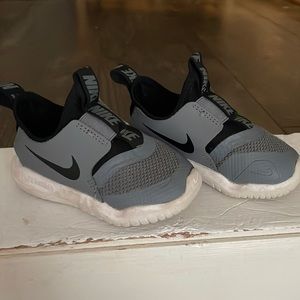 Nike Toddler flex runner tennis shoes, used but in good condition